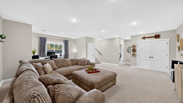 1987 31st Street SW, Rochester, MN 55902