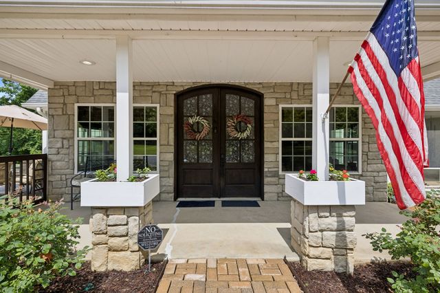 7916 E Plunders Creek Rd, Dickson, TN 37055