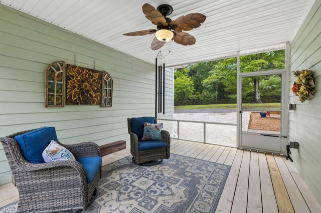7916 E Plunders Creek Rd, Dickson, TN 37055
