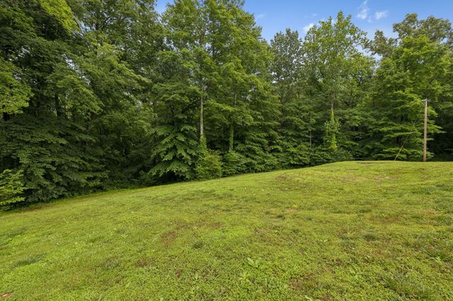 7916 E Plunders Creek Rd, Dickson, TN 37055