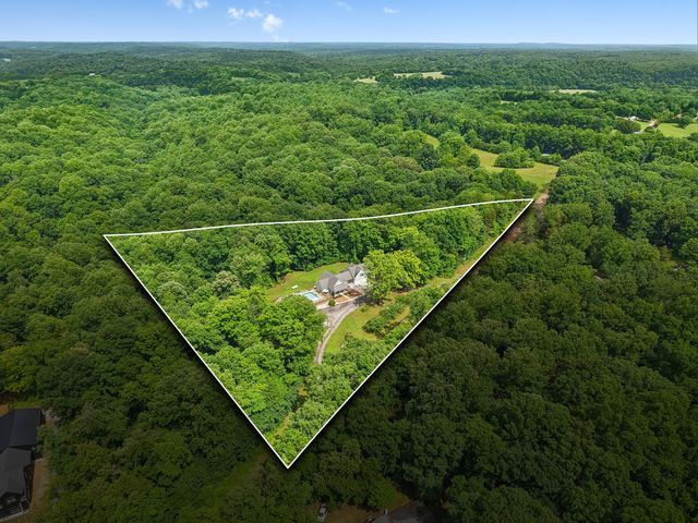 7916 E Plunders Creek Rd, Dickson, TN 37055