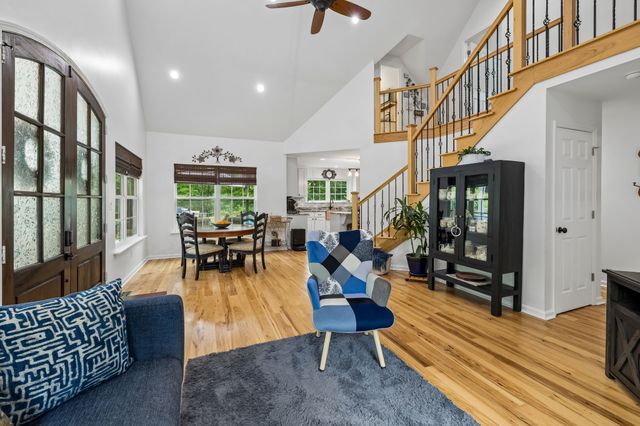 7916 E Plunders Creek Rd, Dickson, TN 37055