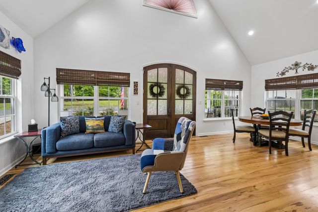 7916 E Plunders Creek Rd, Dickson, TN 37055