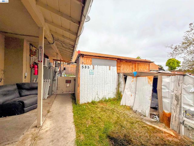 591 W Sunset Blvd, Hayward, CA 94541