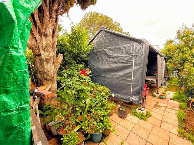 591 W Sunset Blvd, Hayward, CA 94541