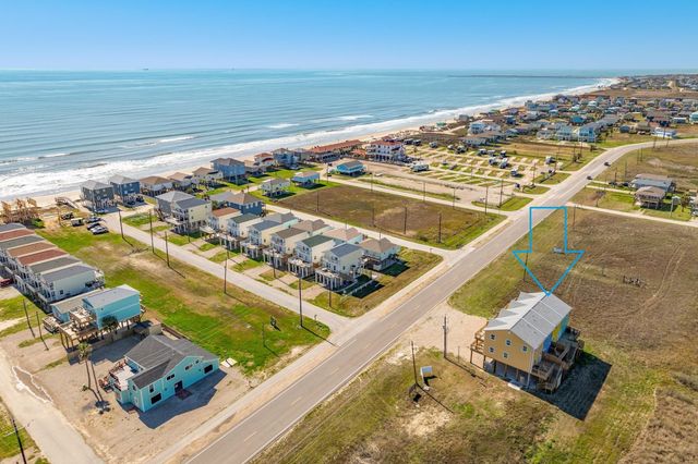 913 Blue Water Highway, Surfside Beach, TX 77541