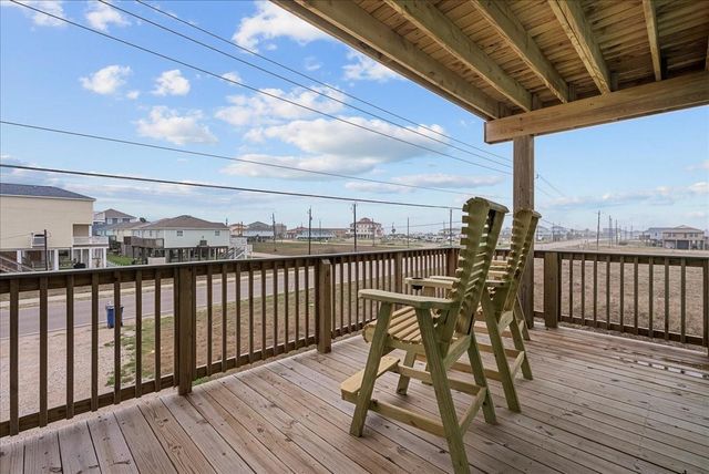 913 Blue Water Highway, Surfside Beach, TX 77541