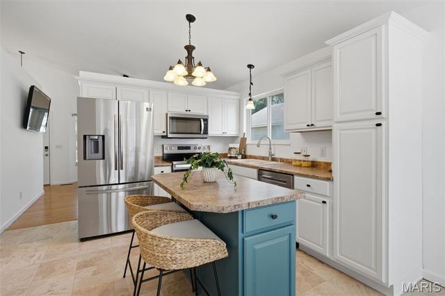 9 Queensboro Drive, St Peters, MO 63376