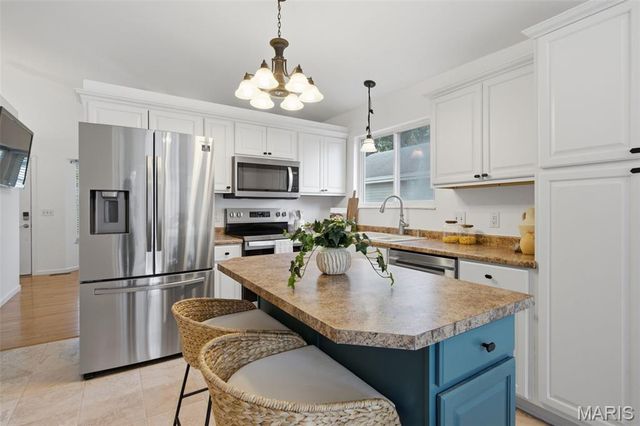 9 Queensboro Drive, St Peters, MO 63376