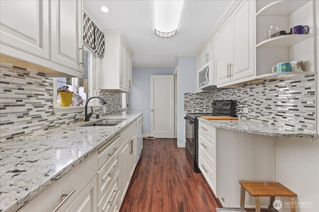 328 Garden Avenue N, Renton, WA 98057