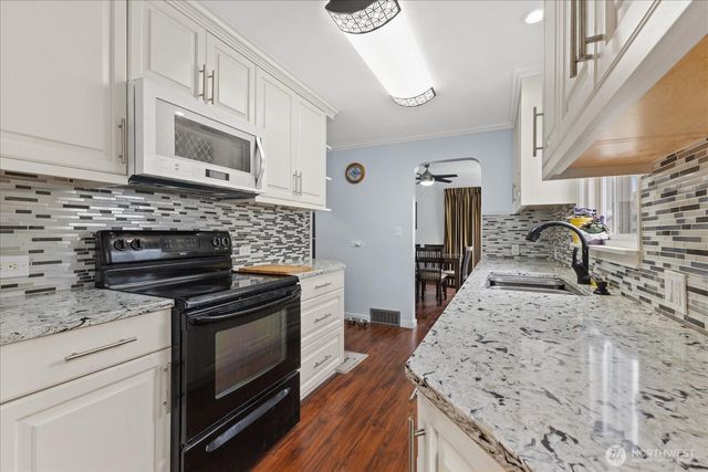 328 Garden Avenue N, Renton, WA 98057