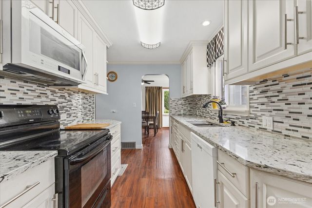 328 Garden Avenue N, Renton, WA 98057