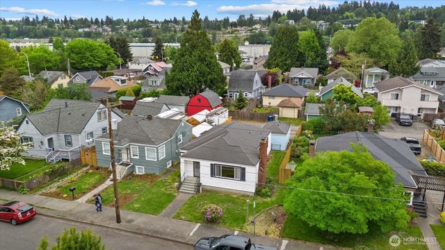 328 Garden Avenue N, Renton, WA 98057