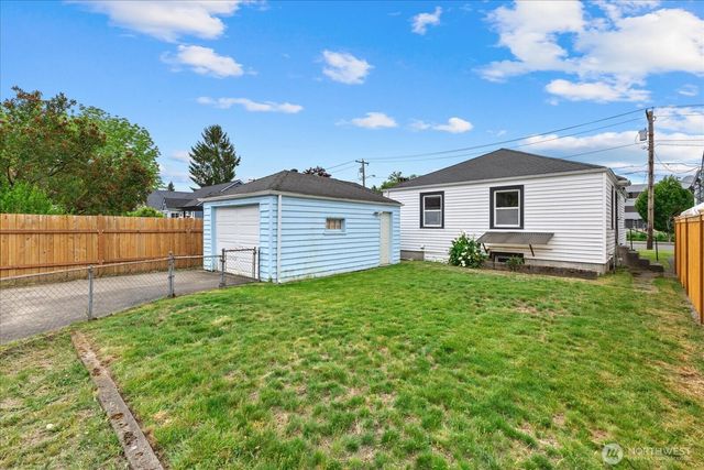 328 Garden Avenue N, Renton, WA 98057
