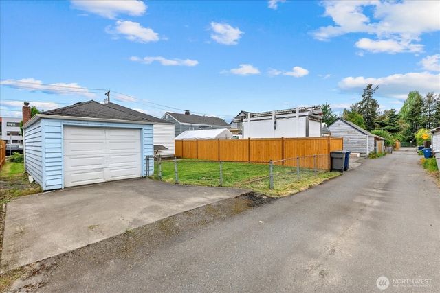 328 Garden Avenue N, Renton, WA 98057