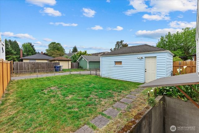 328 Garden Avenue N, Renton, WA 98057
