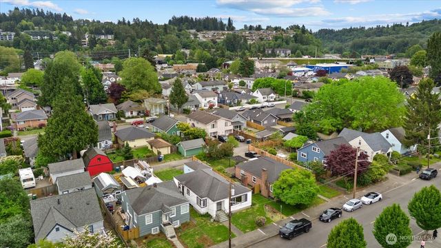 328 Garden Avenue N, Renton, WA 98057