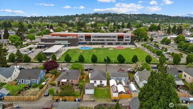 328 Garden Avenue N, Renton, WA 98057