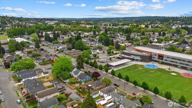 328 Garden Avenue N, Renton, WA 98057