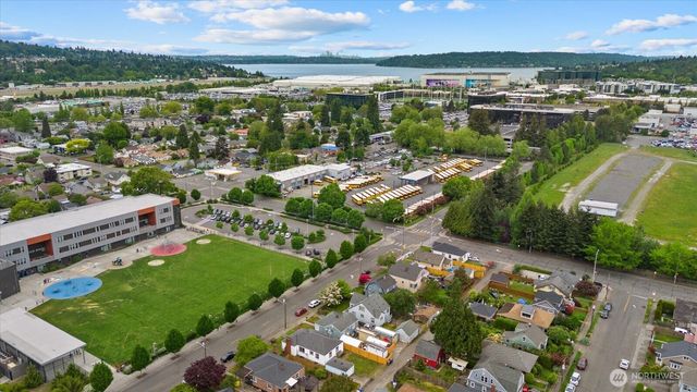 328 Garden Avenue N, Renton, WA 98057