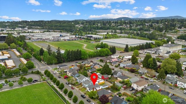 328 Garden Avenue N, Renton, WA 98057