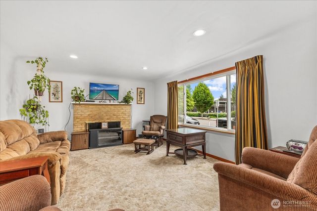 328 Garden Avenue N, Renton, WA 98057