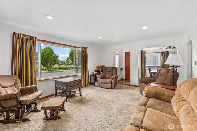 328 Garden Avenue N, Renton, WA 98057