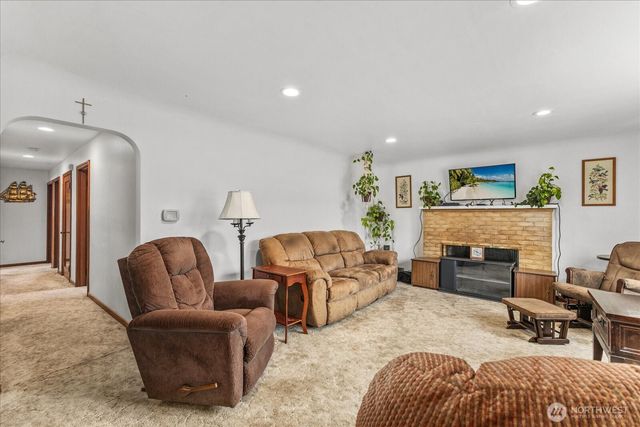 328 Garden Avenue N, Renton, WA 98057
