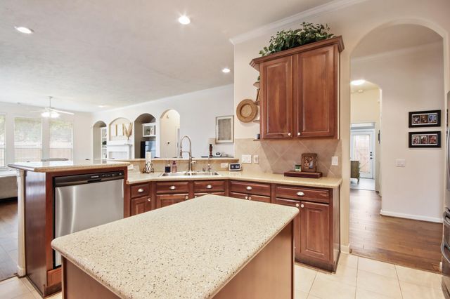 28 Misty Harbor E, Montgomery, TX 77356