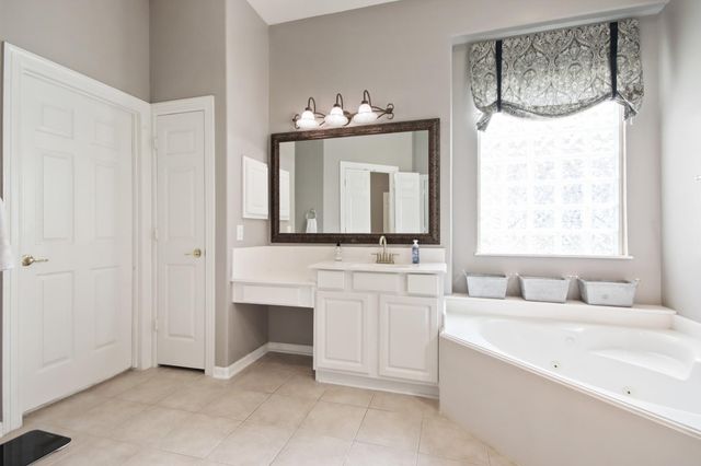 28 Misty Harbor E, Montgomery, TX 77356