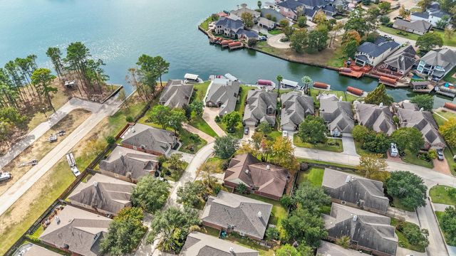 28 Misty Harbor E, Montgomery, TX 77356