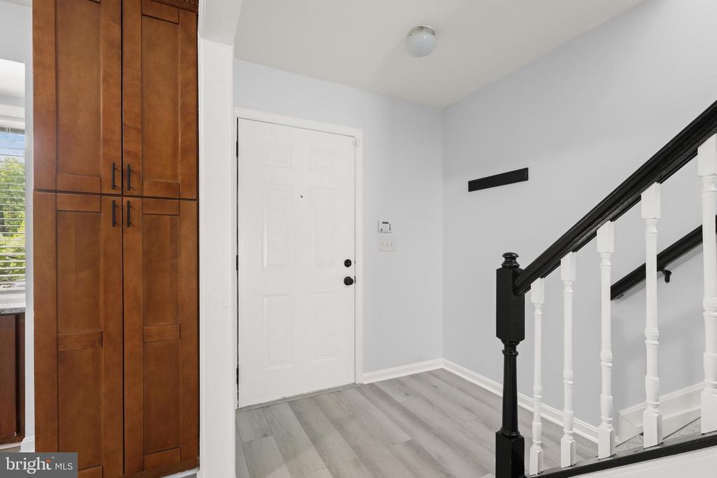 Image 12 of property listing at 404 PEACH CT, Annapolis, MD 21409