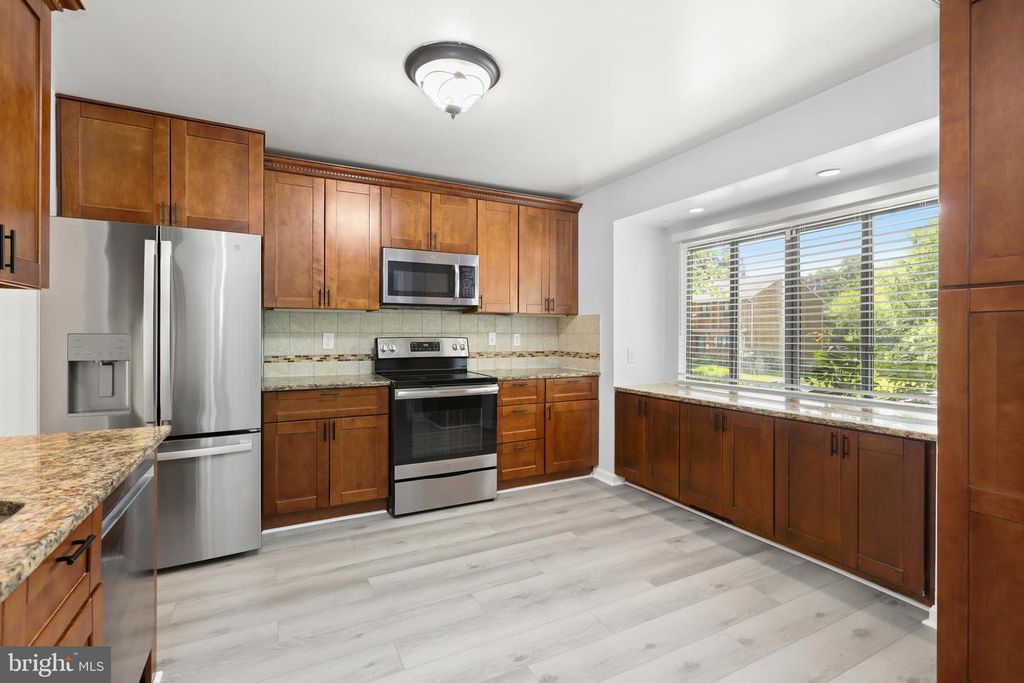 Image 15 of property listing at 404 PEACH CT, Annapolis, MD 21409