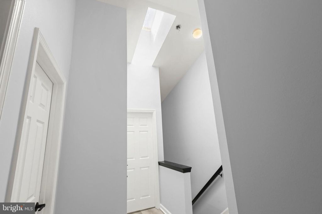 Image 18 of property listing at 404 PEACH CT, Annapolis, MD 21409