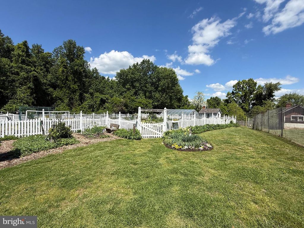 Image 31 of property listing at 404 PEACH CT, Annapolis, MD 21409