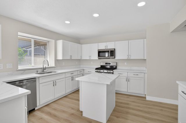 4942 Wind Creek Dr, Sacramento, CA 95838