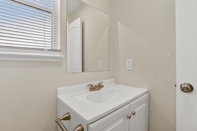 4942 Wind Creek Dr, Sacramento, CA 95838