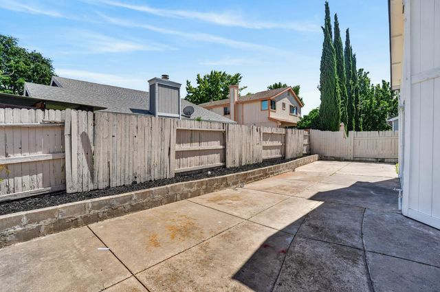 4942 Wind Creek Dr, Sacramento, CA 95838