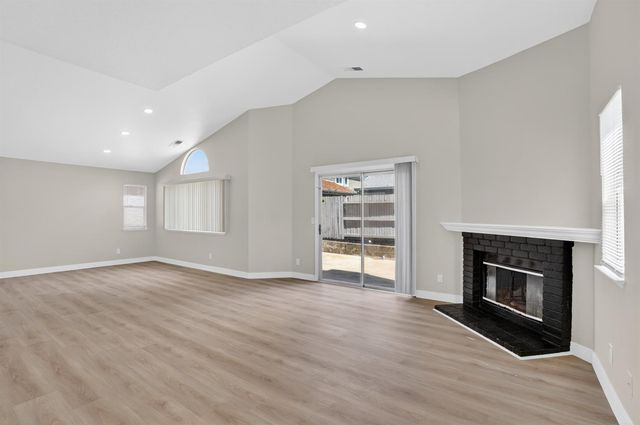 4942 Wind Creek Dr, Sacramento, CA 95838