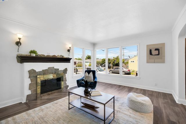 789 17th street, Richmond, CA 94801