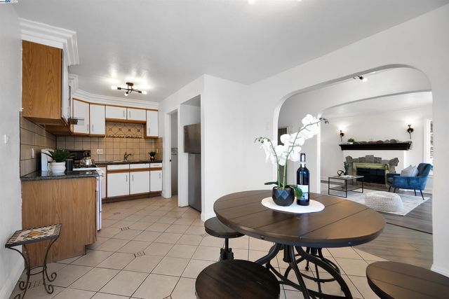 789 17th street, Richmond, CA 94801