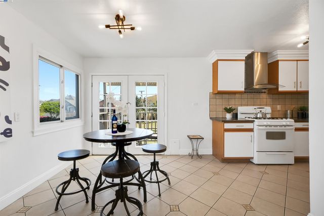 789 17th street, Richmond, CA 94801