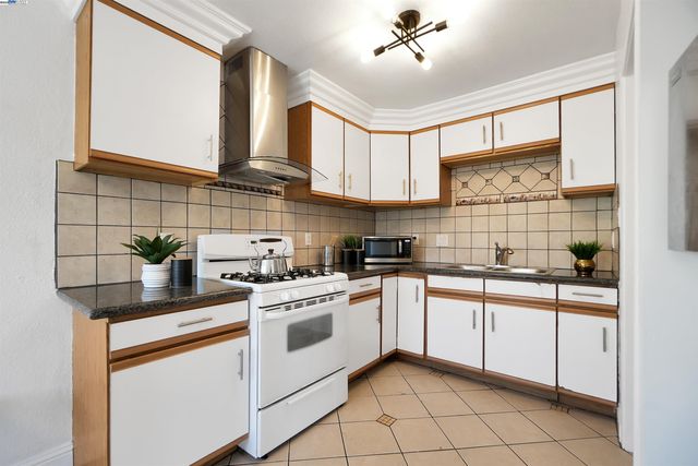 789 17th street, Richmond, CA 94801