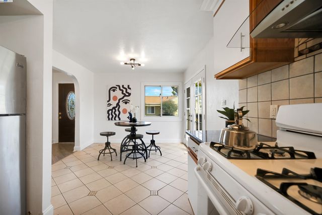 789 17th street, Richmond, CA 94801