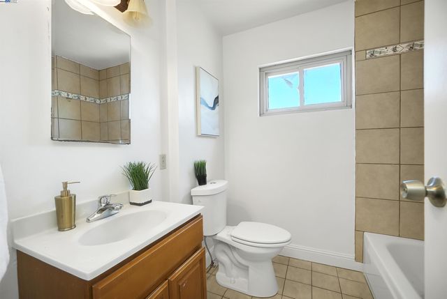 789 17th street, Richmond, CA 94801