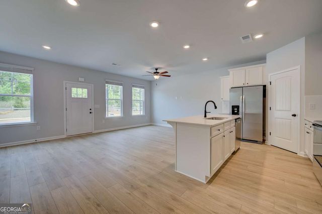 160 Flier Drive, Mcdonough, GA 30253