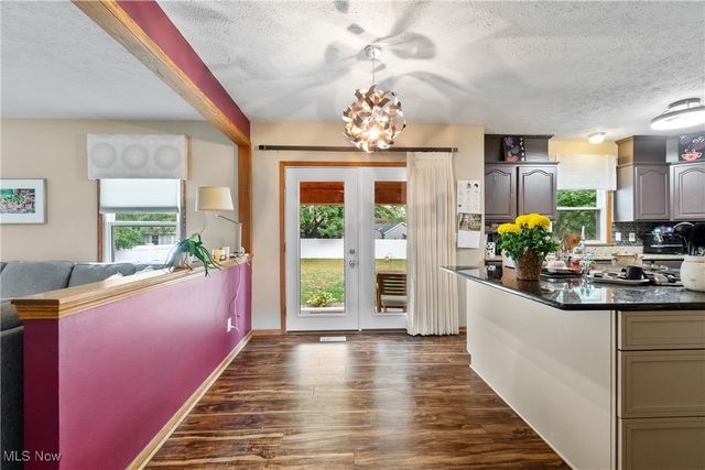 1905 Hampshire Circle NW, Uniontown, OH 44685