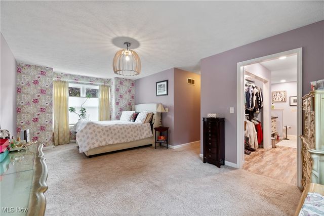 1905 Hampshire Circle NW, Uniontown, OH 44685