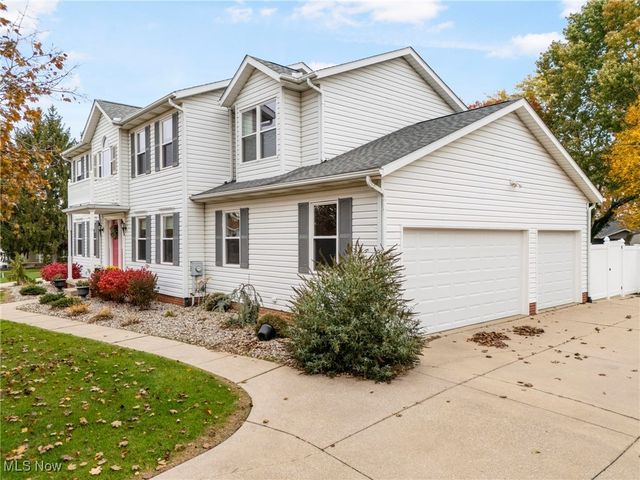 1905 Hampshire Circle NW, Uniontown, OH 44685