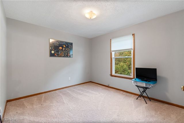 1905 Hampshire Circle NW, Uniontown, OH 44685